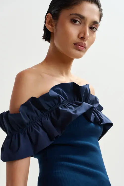 Essentiel Antwerp Indigo Donkerblauwe off-shoulder top