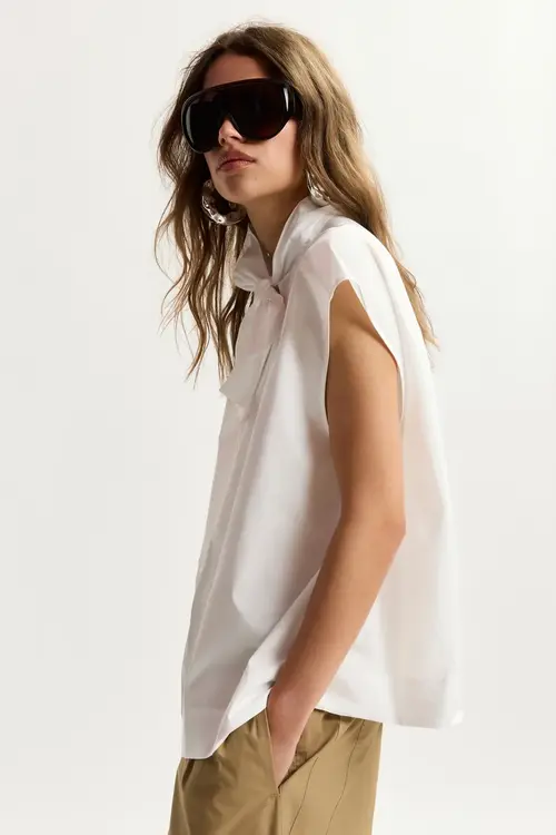 Essentiel Antwerp Off White Mouwloze top met strikkraag