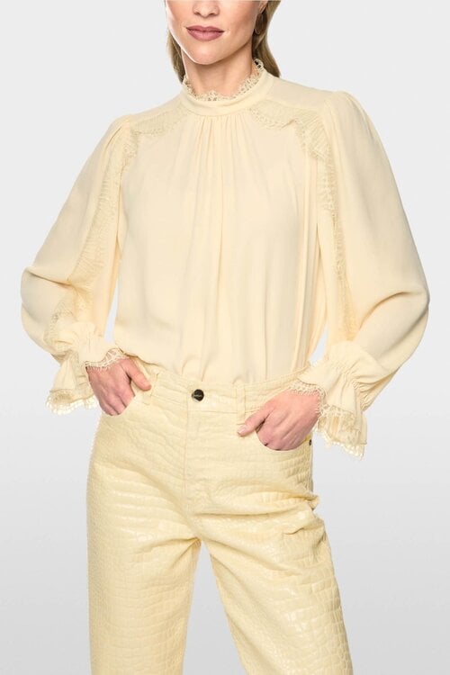 Marc Cain soepele blouse met kant wolwit