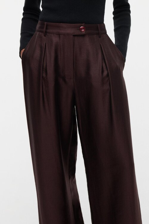 Studio AR by Arma Bordeaux Annis shiny pants