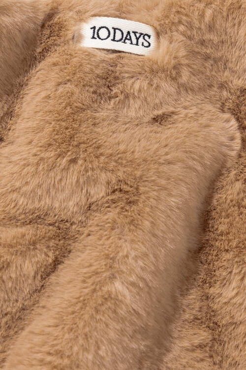 10Days sleeveless fluffy vest camel