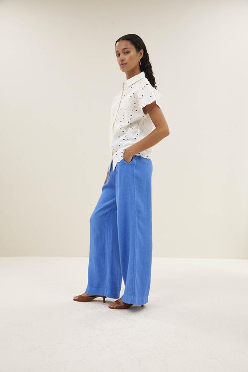 By Bar Off White Karly Flower Blouse