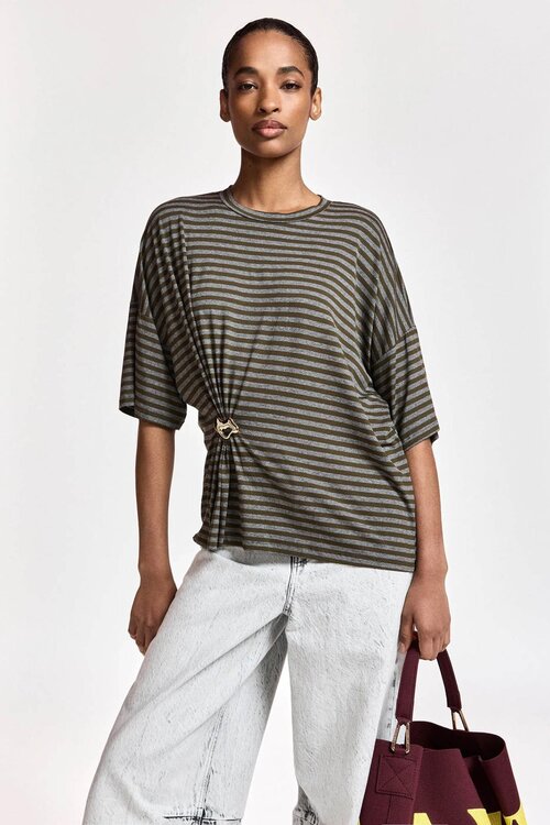 Essentiel Antwerp T-shirt met broche Kaki