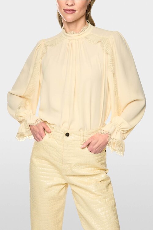 Marc Cain soepele blouse met kant wolwit