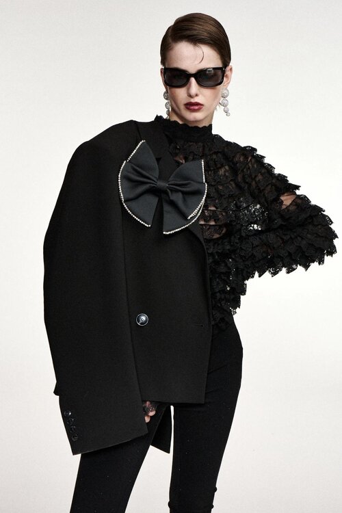 Essentiel Antwerp Broche in strikvorm black