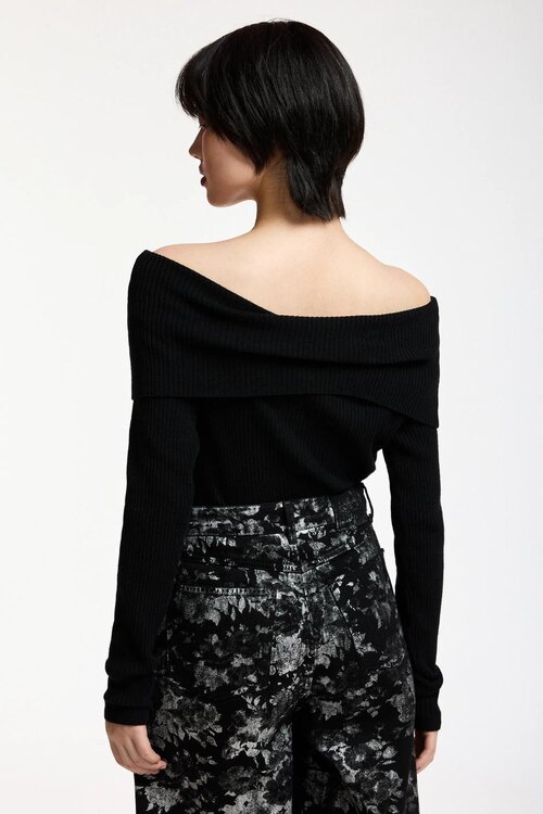 Essentiel Antwerp Trui off shoulder Black