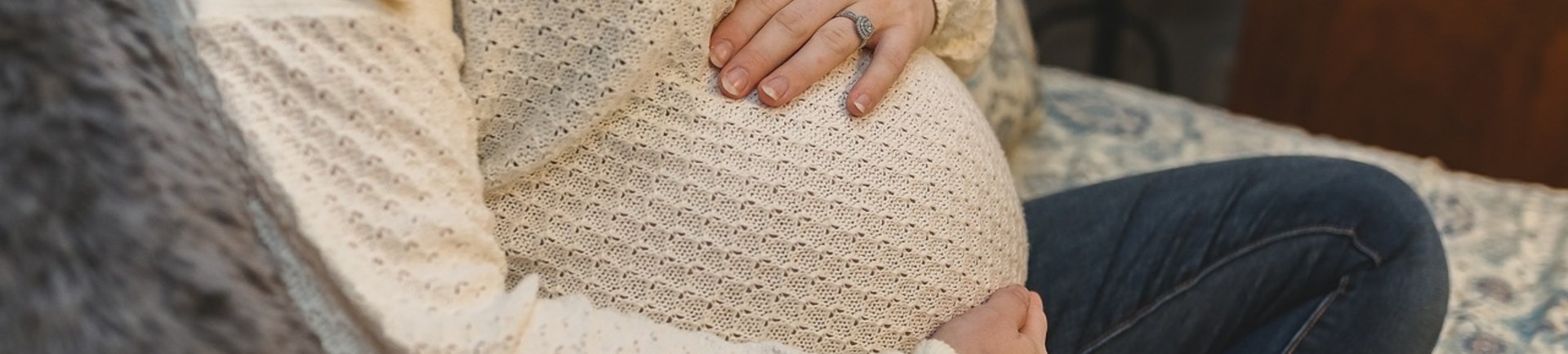 Deze zwangerschapskleding mag niet ontbreken voor het najaar 