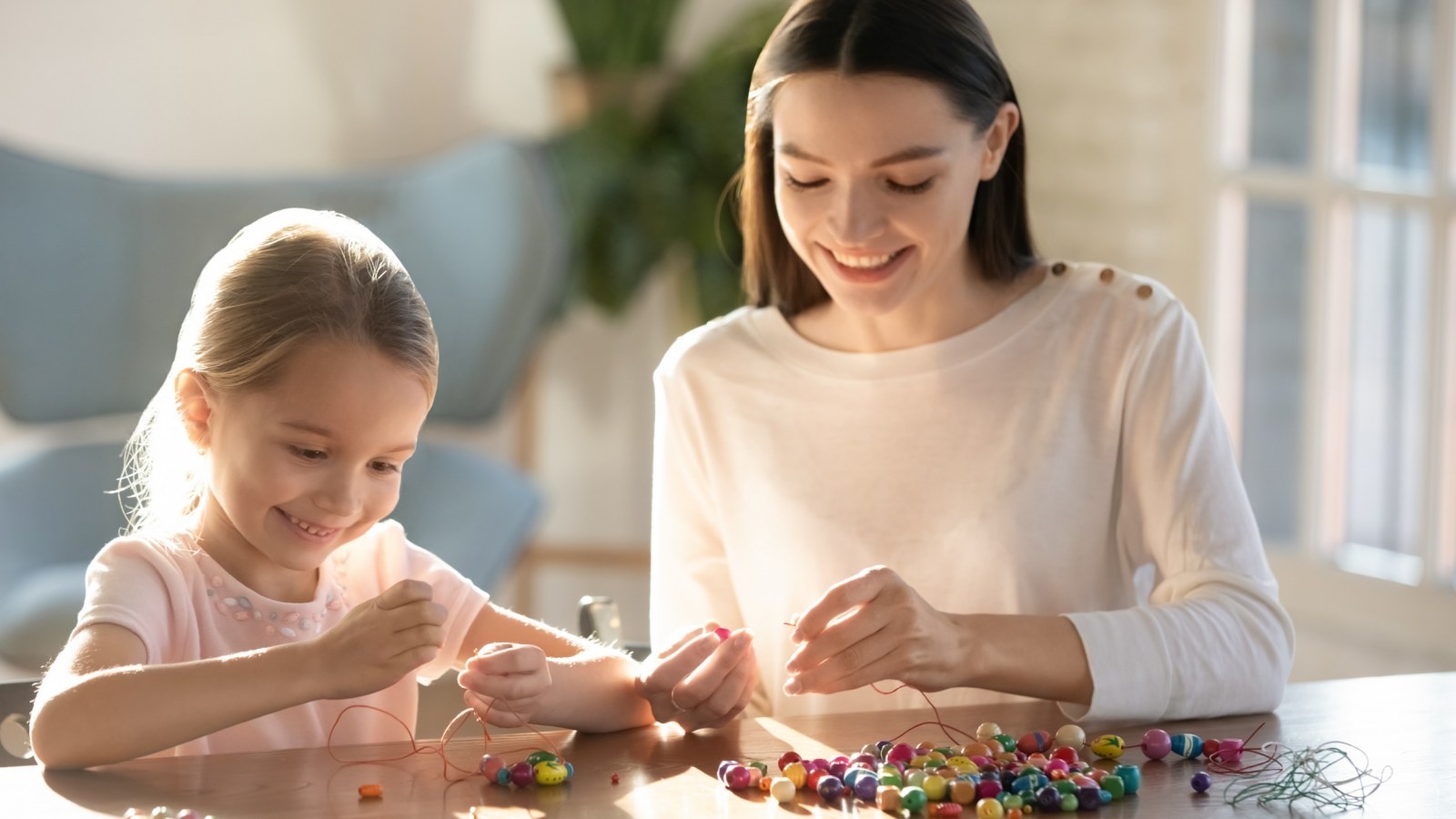 Zo vind ook jij de ideale oppas en geniet je zorgeloos van je avondje uit Zo vind ook jij de ideale oppas en geniet je zorgeloos van je avondje uit