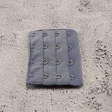 Op en Top Beha Verlenger 4 Haaks Mat GrijsBlauw (per stuk) Op en Top Beha Verlenger 4 Haaks Mat GrijsBlauw (per stuk)