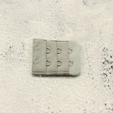 Op en Top Beha Verlenger 2 Haaks Grijs (per stuk) Op en Top Beha Verlenger 2 Haaks Grijs (per stuk)