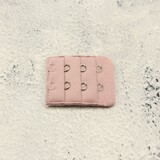 Op en Top Beha Verlenger 2 Haaks Mat Roze (per stuk) Op en Top Beha Verlenger 2 Haaks Mat Roze (per stuk)