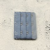 Op en Top Beha Verlenger 3 Haaks BlauwGrijs (per stuk) Op en Top Beha Verlenger 3 Haaks BlauwGrijs (per stuk)