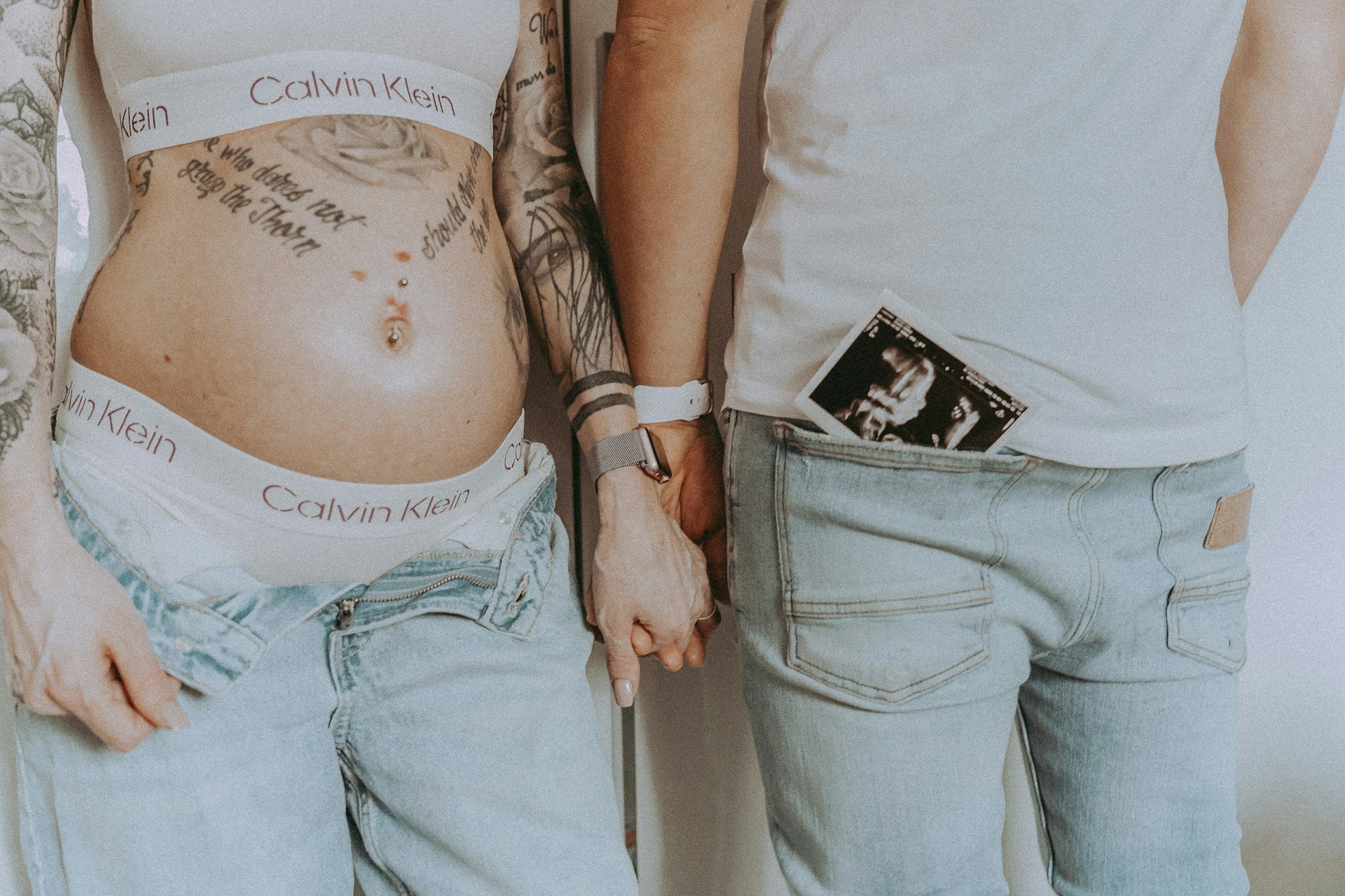 Zwanger? Zo draag je je favoriete broeken langer door!