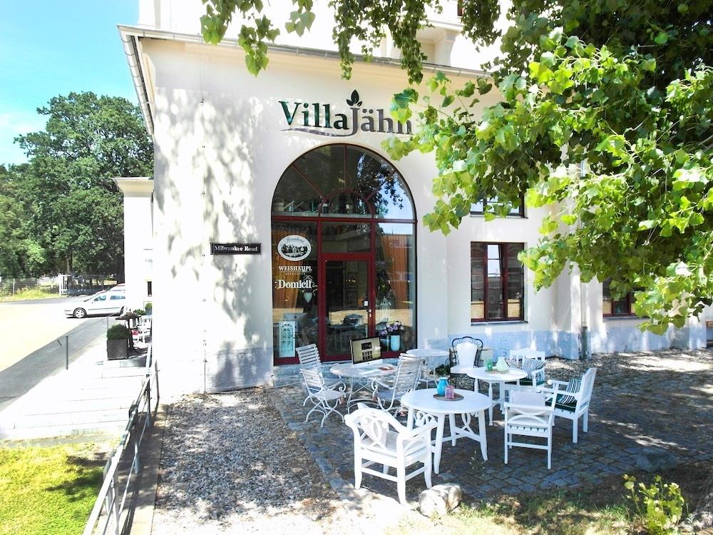 Gartenmöbel und Wintergartenmöbel Showroom Dresden