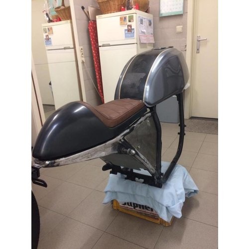 Cafe Racer Seat Chocolat Tuck'n'Roll Stitch Bruin Type109