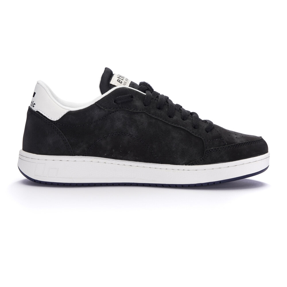Ethletic Jesse Lo Cut Classic Jet Black | Chalk White