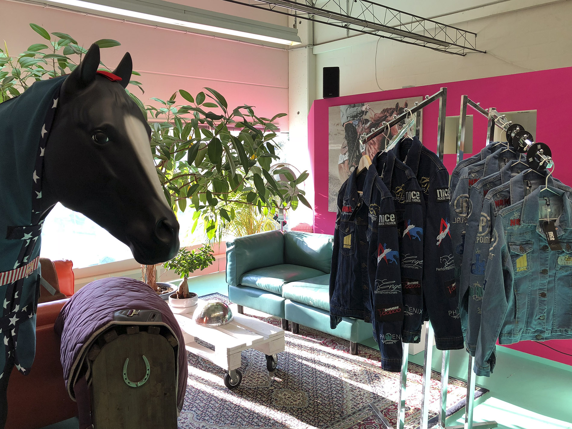 Nice Horse Fashion Factory Store