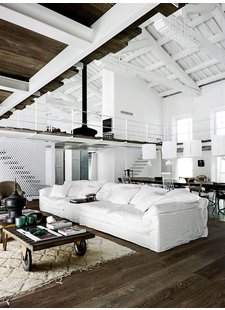 Loft au style Industriel rustique par le designer italien Poala Navone - Vu sur Elle Deco Italie