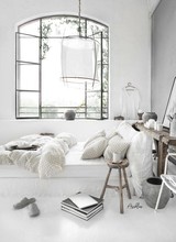 Una habitación con una base blanca y ligera! visto en Pinterest