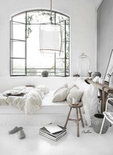 Une chambre à base blanche et claire! vu sur Pinterest