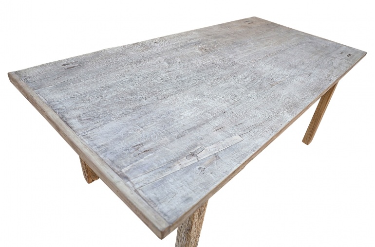 Petite Lily Interiors Table De Salle A Manger Bois Noyer Brut