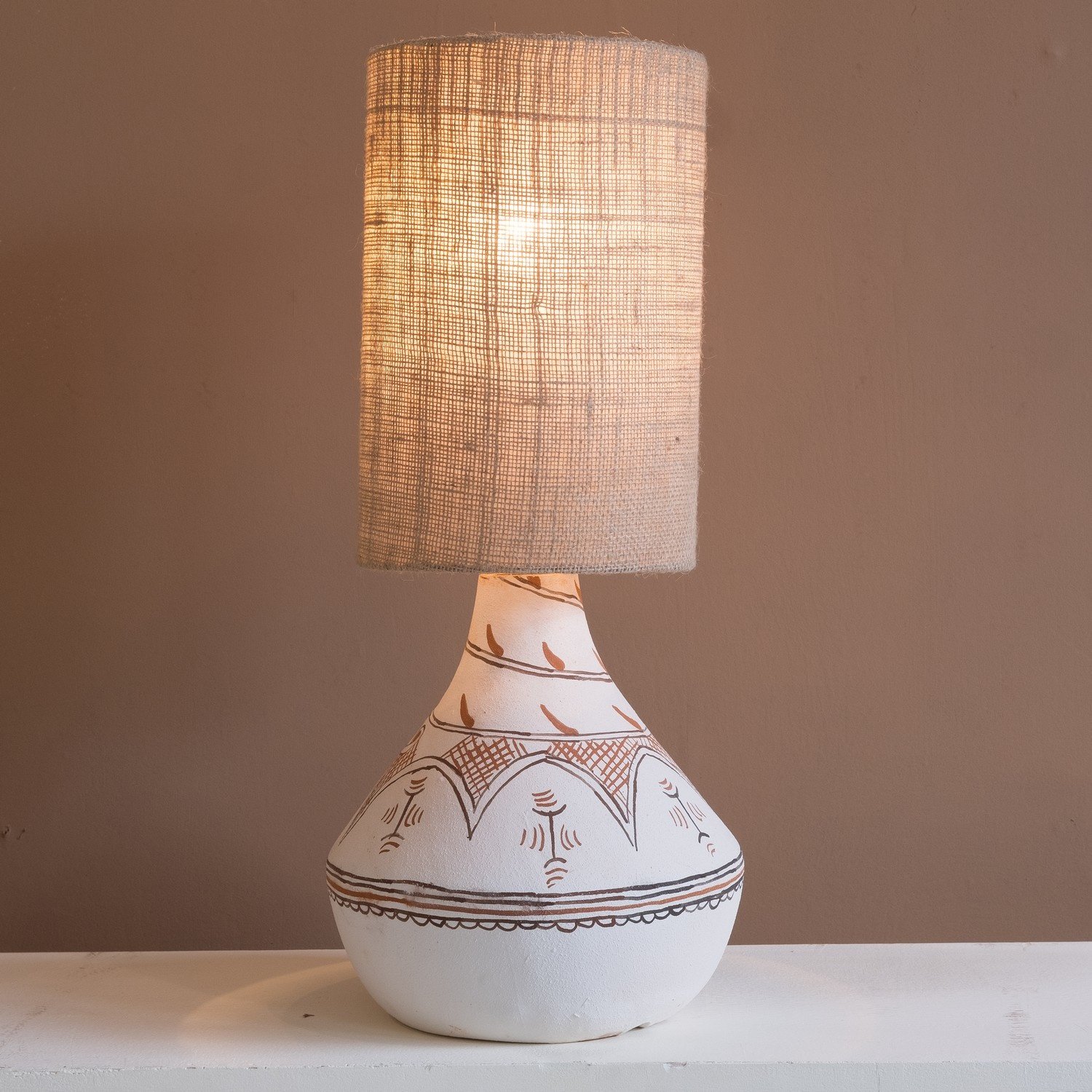 Petite Lily Interiors Lampe de bureau Tribal - céramique / lin  - Ø26x59cm