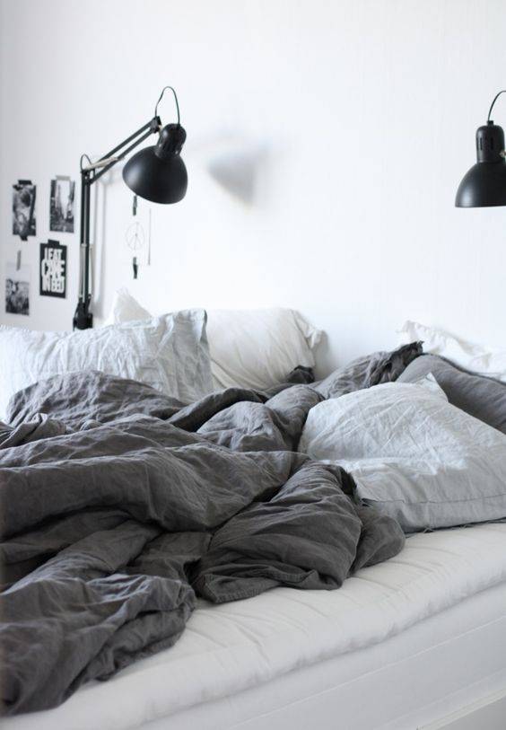 Scandinavian decor with gray bedding - Seen on Pinterest