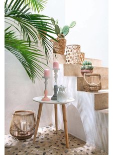 Relajante decoración exterior con cactus y accesorios de bambú- visto en Pinterest