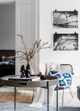 A Swedisch photographers appartment dominated by soft grey color tones, wood and Scandinavian cushions & plaids - Seen on planetedeco.fr