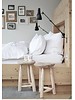 Chaises en bois de House Doctor dans ce DIY blanc, noir et naturel! vu su frenchyfancy.com