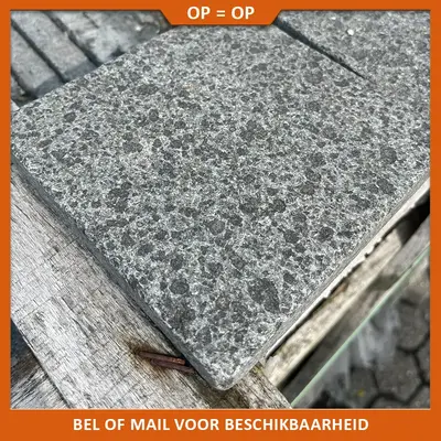 Natuursteenvoordelig Tegel Basalt G684 gevlamd 15x15x2 cm