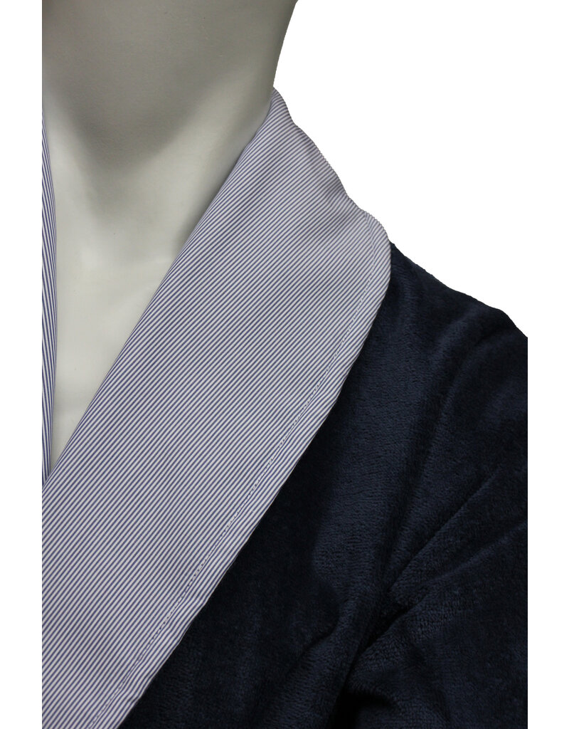 TAVO Eleganter Herren-Bademantel aus weichem Velour mit klassischem Schalkragen - Ein luxuriöses Designstück