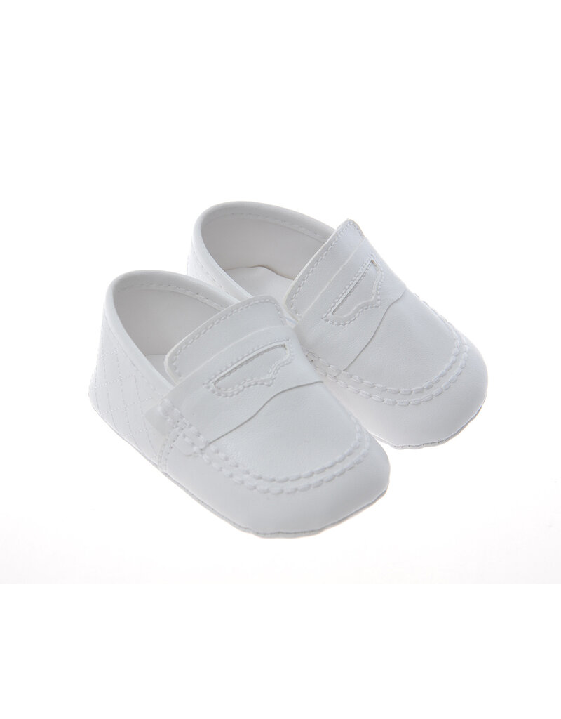 Babyschuhe im klassischen Loafer-Stil – elegant in Weiß