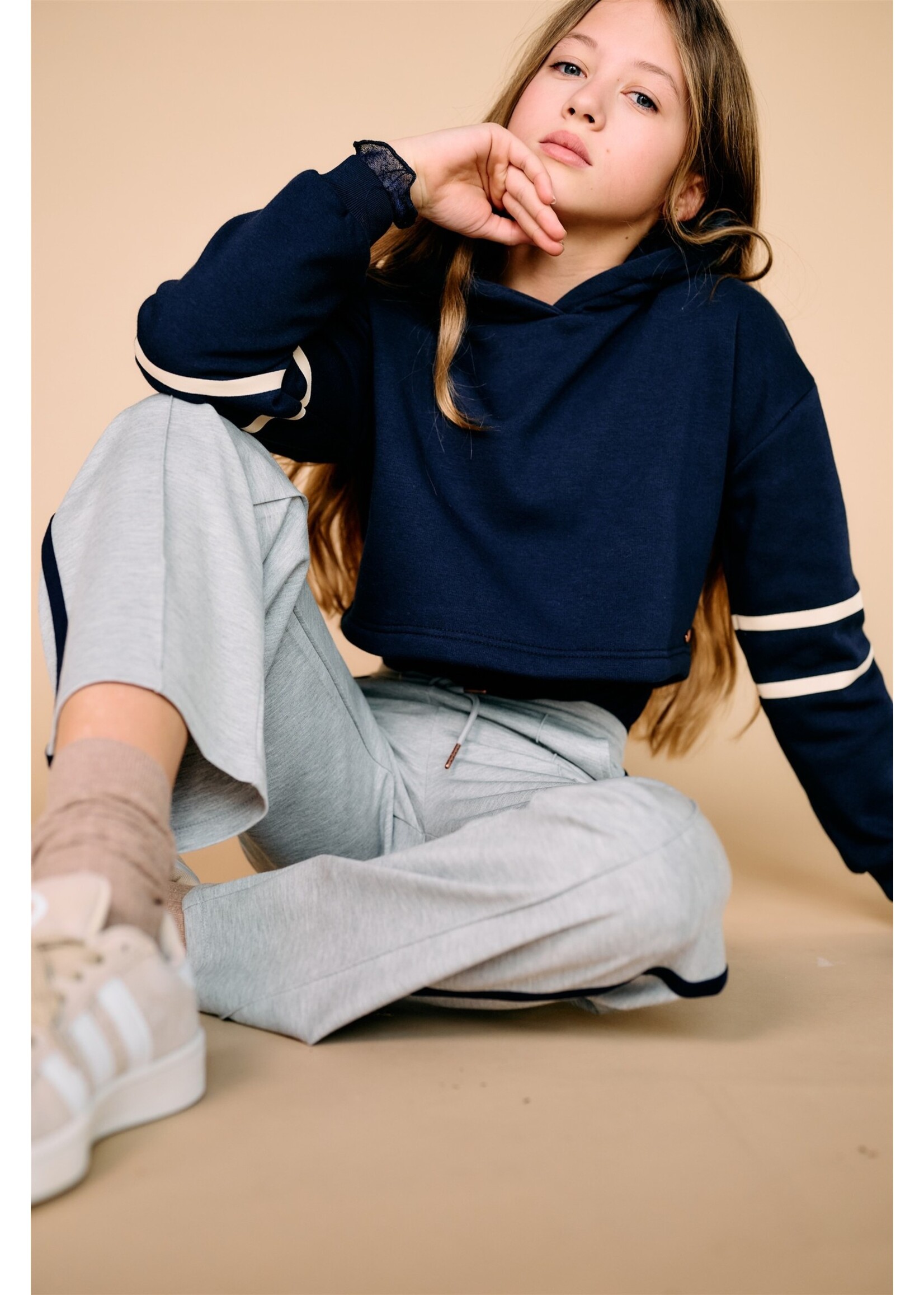 Nobell Hoodie 3305   Kumy Fluffy Soft Hooded Cropped Sweater L'Atelier - donkerblauw