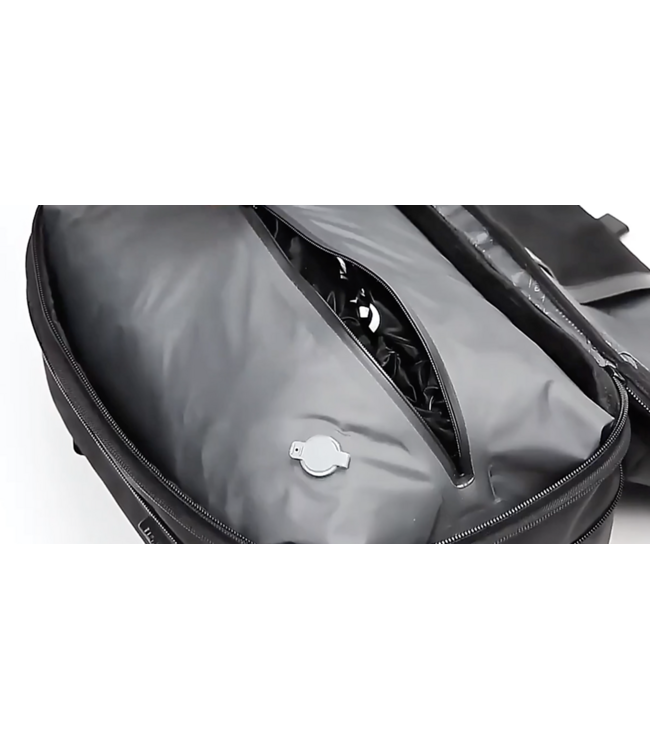 Underseater Zwarte Lichtgewicht Rugzak met Vacuüm Vak, 60L Capaciteit, TSA Cijferslot & Waterdichte Bescherming - Geschikt voor Laptop tot 17,3 inch