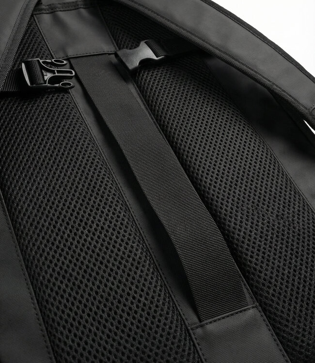 R-Way R-Way Premium Fietsrugzak Zwart met Vacuüm Compartiment, TSA Cijferslot en USB-aansluiting – Waterdicht, Laptopvak & Verborgen Achtervak – Ideaal voor Fiets, Werk en Reizen