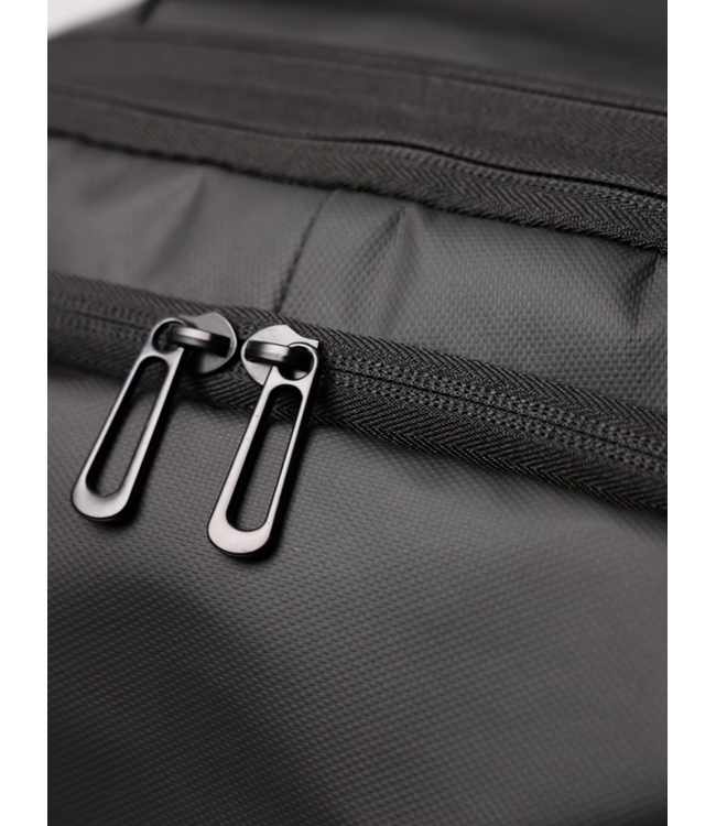 Basic Vacuum Fietsrugzak Zwart met Expandable Functie en Cijferslot – Waterafstotend, Vacuümvak & Laptopvak – Ideaal voor Fiets, Motor en Reizen – 48×28×13 cm