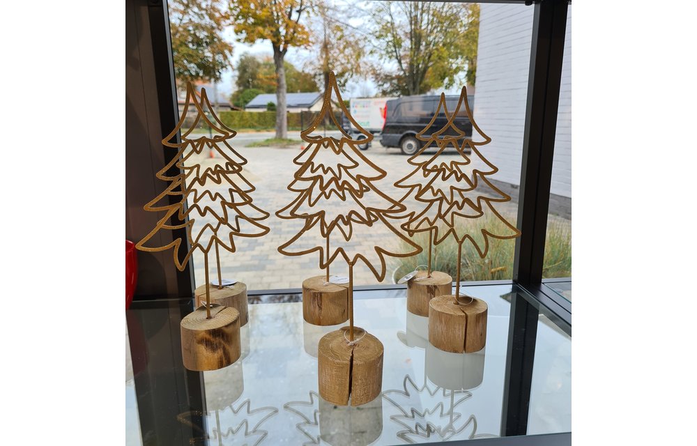 Kerstboom op gespleten voet