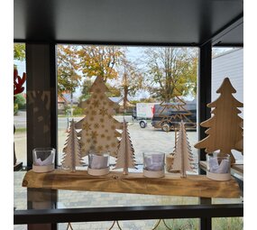 Kerstboompjes met 4 theelichtjes op hout.