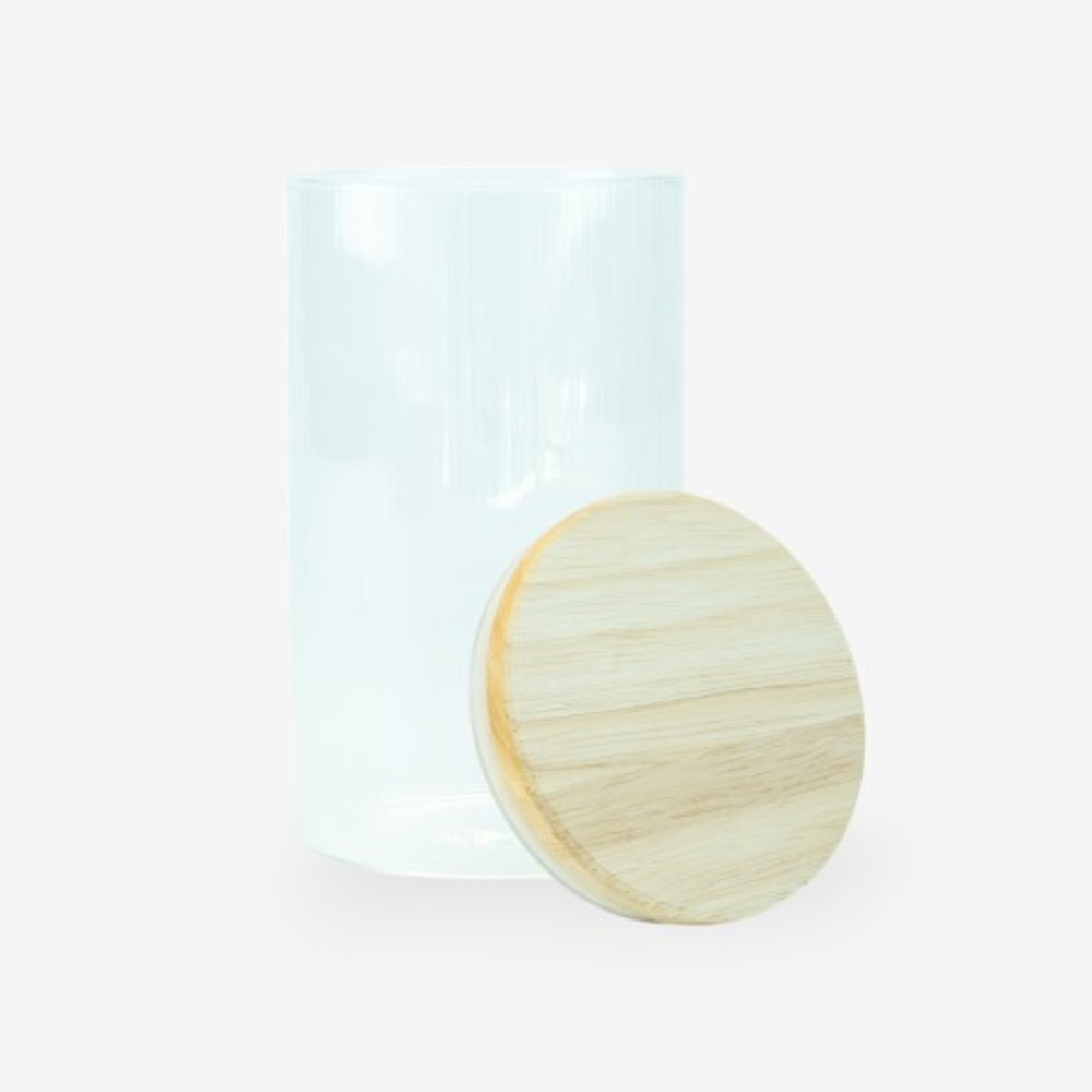 Glazen cylinderpot met geribbelde binnenzijde en houten deksel Glazen cylinderpot met geribbelde binnenzijde en houten deksel