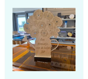 Houten bloemenhouder Houten bloemenhouder