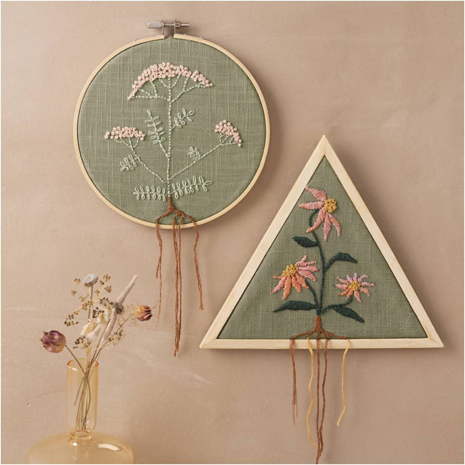 Hobbyset borduurwerk – twee wandhangers dusty groen