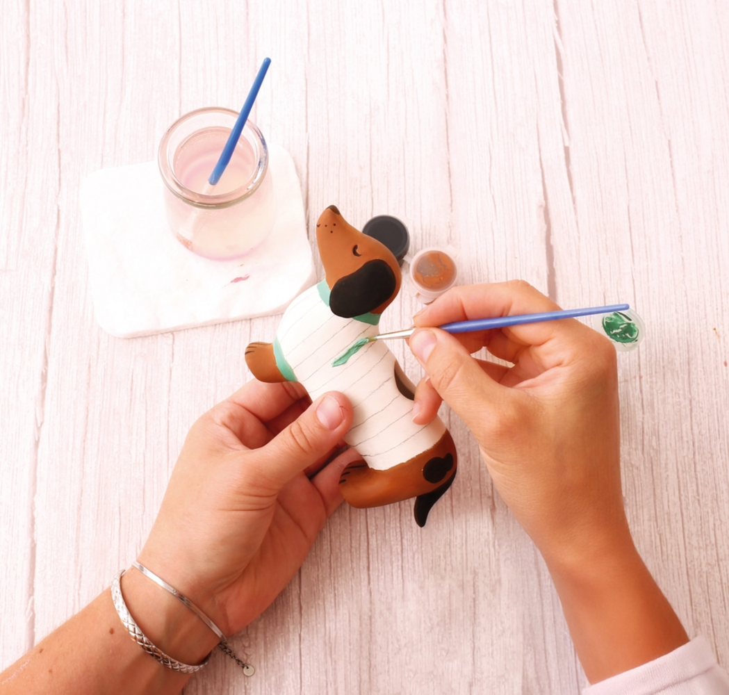 DIY Keramiek beschilderen Teckel – Kandelaar DIY Keramiek beschilderen Teckel – Kandelaar