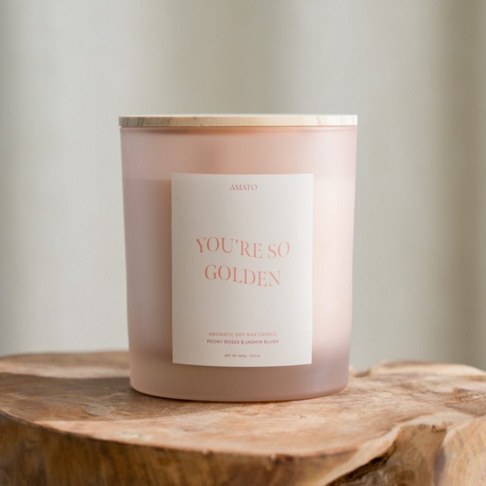 Grote geurkaars 'you're so golden' Grote geurkaars 'you're so golden'
