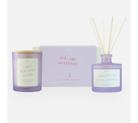 Geschenkset geurkaars & geurstokjes 'you are so lovely' Geschenkset geurkaars & geurstokjes 'you are so lovely'