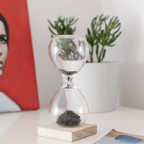 Kikkerland Magnetic Hourglass Kikkerland Magnetic Hourglass