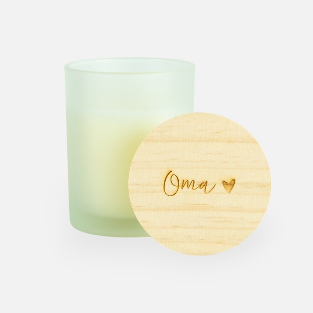 Geurkaars met houten deksel frosted wit - 'oma' Geurkaars met houten deksel frosted wit - 'oma'
