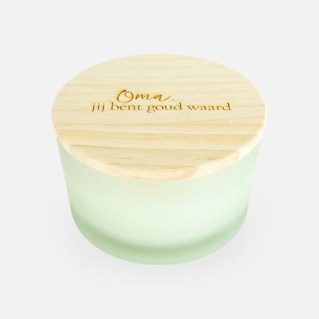 Luxe geurkaars laag frosted wit met houten deksel - 'oma, jij bent goud waard'