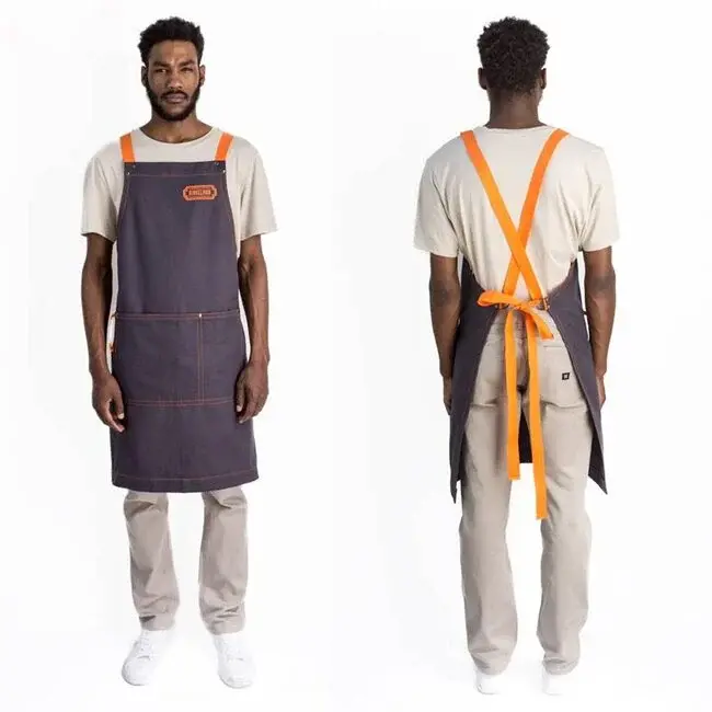 Beispiel - Schürze mit Stickerei