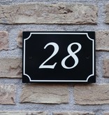 Huisnummerbord voordeur  handgeschilderd.